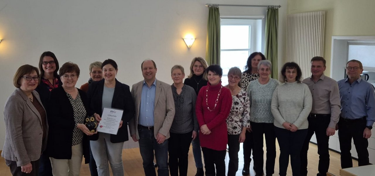 Team der Bibliothek im Alten Torhaus bei der Verleihung der Bildungseule